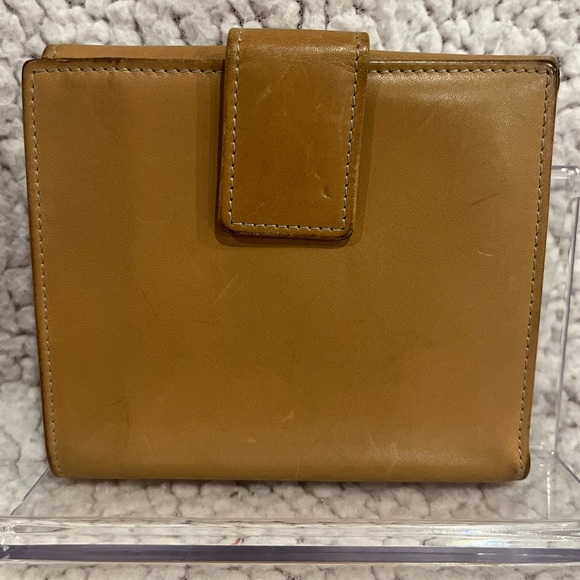 Gucci Vintage Tan Leather Bifold Wallet - Picture 2 of 10